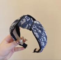 طوق شعر ديور فخم