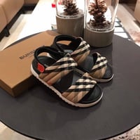 صندل بيربري ولادي