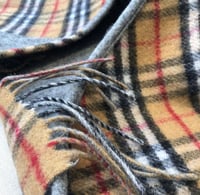 وشاح بيربري للعمر المحير