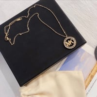 تعليقه مايكل كورس