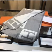 بطانية هيرمز كبيرة الحجم