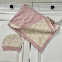 بطانية قوتشي مع قبعة بوجهين