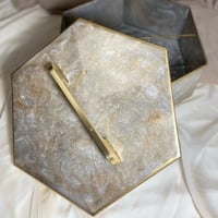 علبة ب غطاء مقاس كبير