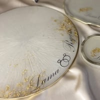 صحن دائري ب اسماء العرسان مقاس 26 سم