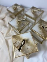 علبة مربعه ب مقبض مقاس 10*10