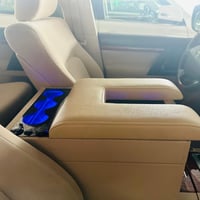 تكاية سيارة لاندكروزر 2008 - 2021 مع USB , ليد