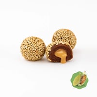 كرات تمر العجوة بالطحينة والسمسم (بنكهة الهيل)