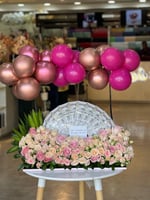 أستاند ورد مع بالون