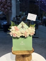 ورد مع شكلت باتشي