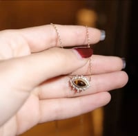 قلادة بحجر عين النمر