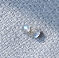 اقراط حجر القمر الطبيعي