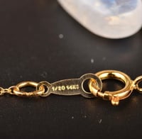 سلسال مون ذهب | حجر القمر الطبيعي