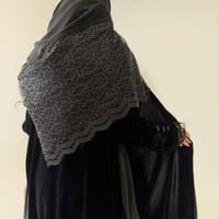 عباية مخمل كوري اسود