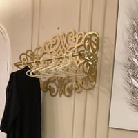 علاقة عبايات جدارية