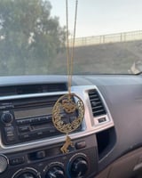 تعليقة سيارة شكل دائري بالاسم والخيل