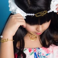 طقم بناتي بالاسم