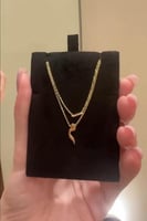 قلادة الحرف مع فص الزركون