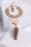 تعليقة كسرة العود بالاسم مع حروف متداخلة