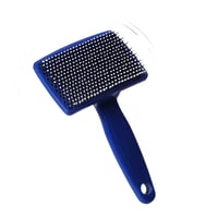 مشط للقطط بألوان مختلفة