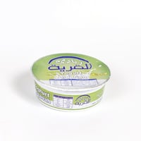 لبن زبادي بحجم 200 جرام ويحتوي على 136 سعرة حرارية