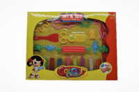 لعبة الصلصال مع أدوات كبير