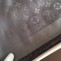 شال لويس فيتون ماستر شامل الملحقات