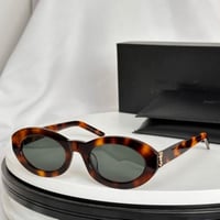 نظارات سان لوران ماستر شامل الملحقات