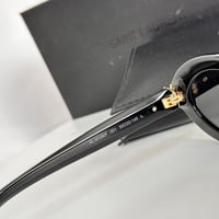 نظارات سان لوران ماستر شامل الملحقات