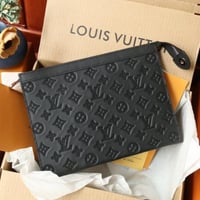 باوتش لويس فيتون شامل ملحقات الماركة