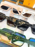 نظارات لويس فيتون ماستر مع الحقيبه والملحقات