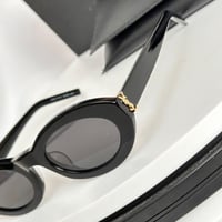 نظارات سان لوران ماستر شامل الملحقات