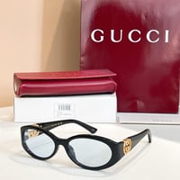 نظارات قوتشي شامل ملحقات الماركة