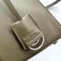 شنطة بالنسياغا حجم متوسط ماستر شامل الملحقات