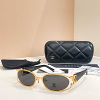 نظارات شانيل شامل ملحقات الماركة