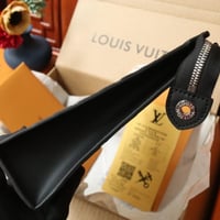 باوتش لويس فيتون شامل ملحقات الماركة