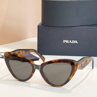 نظارات برادا شامل ملحقات الماركة