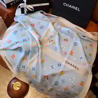 شال حرير شانيل شامل ملحقات الماركة