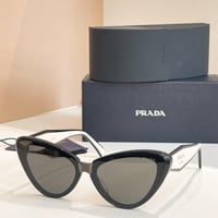 نظارات برادا شامل ملحقات الماركة