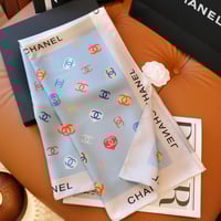 شال حرير شانيل شامل ملحقات الماركة