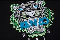 تيشيرتات كنزو لون اسود شعار تطريز وقطن درجة اولى