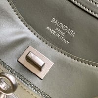 شنطة بالنسياغا حجم متوسط ماستر شامل الملحقات