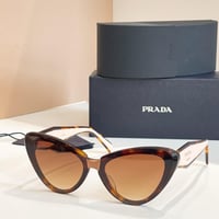 نظارات برادا شامل ملحقات الماركة