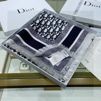 سكارف حرير من ديور ماستر شامل ملحقات الماركة