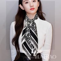 سكارف حرير من ديور ماستر شامل ملحقات الماركة