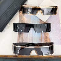 نظارات ديور ماستر شامل الملحقات