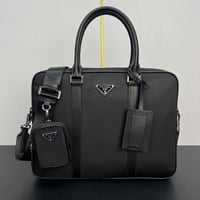 حقيبة الاعمال من برادا