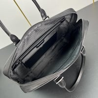 حقيبة الاعمال من برادا