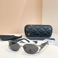 نظارات شانيل شامل ملحقات الماركة