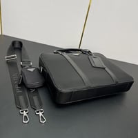 حقيبة الاعمال من برادا