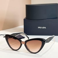 نظارات برادا شامل ملحقات الماركة